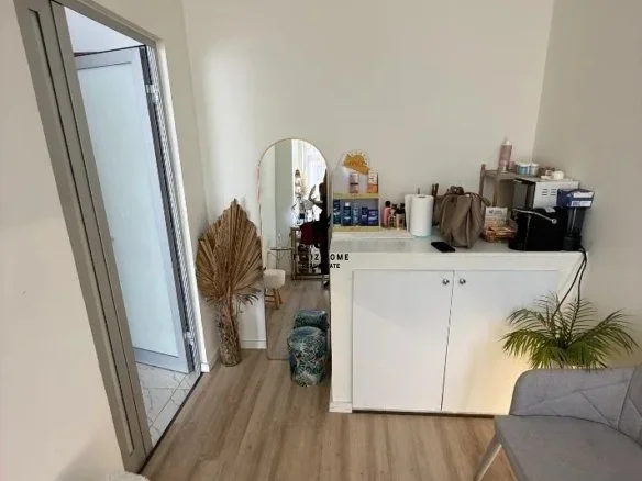 Tirane, jepet me qera dyqan Kati 3, 50 m² 400 € (BLLOKU)