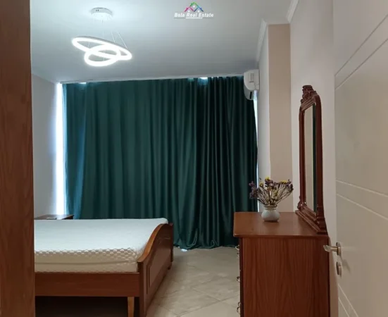 Tirane, jepet me qera apartament 1+1+Ballkon Kati 4, 70 m² 575 € (prane Intesa San Paolo Bank)