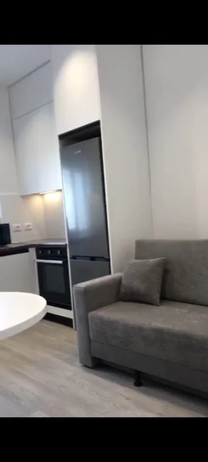 Tirane, jepet me qera apartament 1+1 Kati 4, 68 m² 800 € (Blloku)