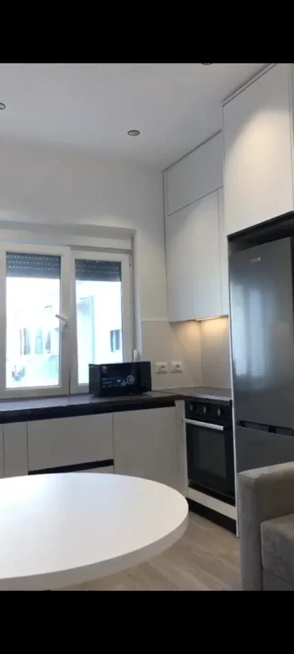 Tirane, jepet me qera apartament 1+1 Kati 4, 68 m² 800 € (Blloku)