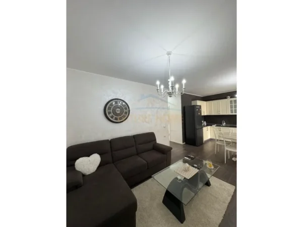 Tirane, jepet me qera apartament 2+1 Kati 3, 99 m² 500 € (fresku)