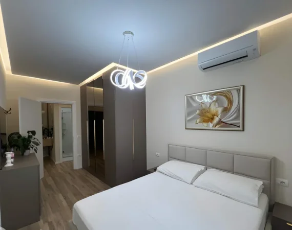 Tirane, jepet me qera apartament 1+1+Ballkon Kati 4, 70 m² 900 € (900)