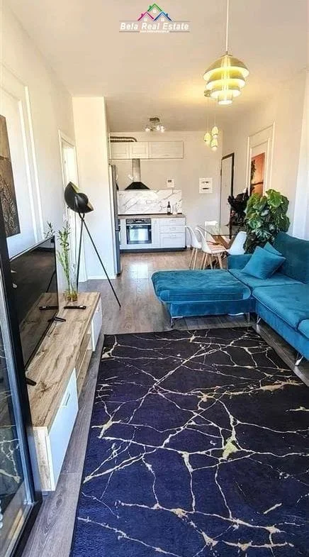 Tirane, jepet me qera apartament 1+1+Ballkon Kati 21, 78 m² 1.100 € (Garden Building)