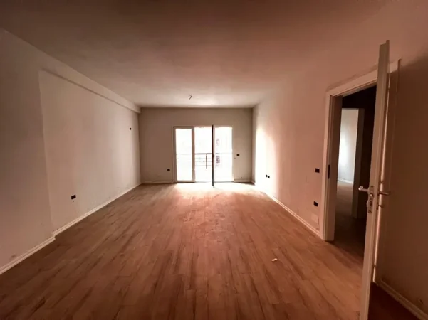 Tirane, shitet apartament 1+1+Ballkon Kati 2, 72 m² 111.000 €