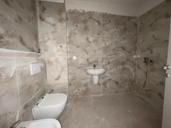 Tirane, shitet apartament 1+1+Ballkon Kati 2, 72 m² 111.000 €