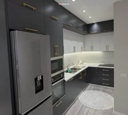 Tirane, jepet me qera apartament 2+1+Ballkon Kati 4, 100 m² 780 € (Karburant Kastrati)