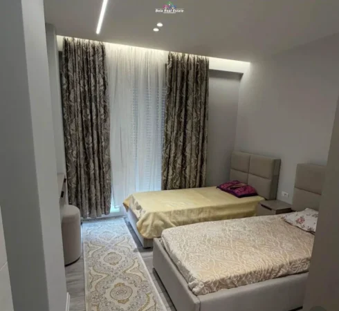 Tirane, jepet me qera apartament 2+1+Ballkon Kati 4, 100 m² 780 € (Karburant Kastrati)