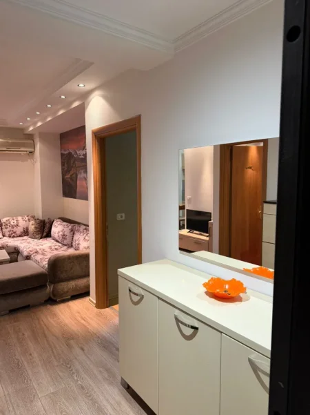 Tirane, jepet me qera apartament 2+1 Kati 10, 71 m² 550 € (Rruga Karl Gega)