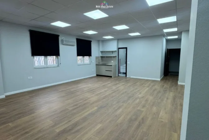 Tirane, jepet me qera zyre Kati 1, 90 m² 950 € (prane Toptanit)