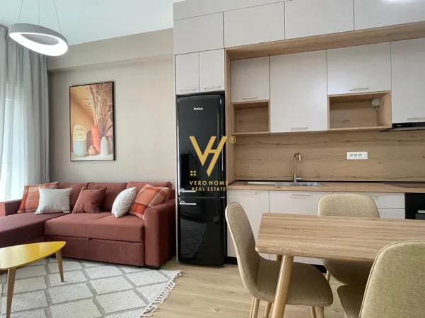 Tirane, jepet me qera apartament 1+1+Ballkon Kati 8, 50 m² 470 € (ALI DEMI)