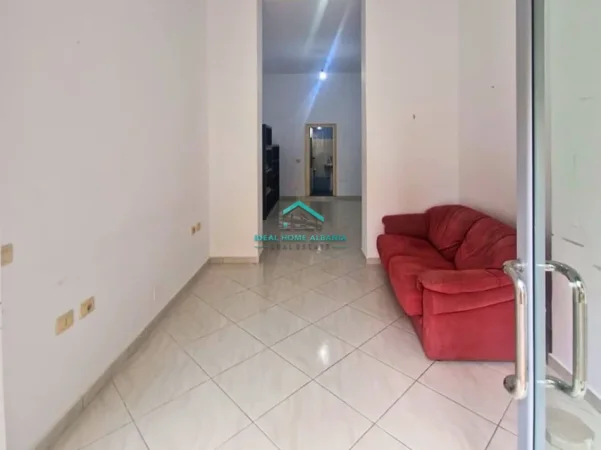 Vlore, jepet me qera dyqan Kati 1, 35 m² 250 € (porti vlore)