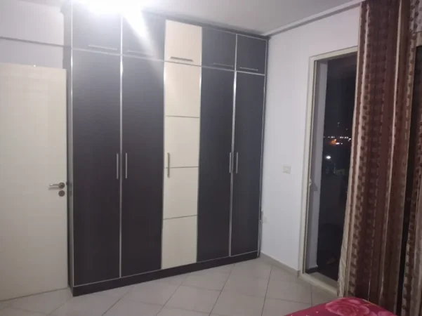 Tirane, jepet me qera apartament 1+1 Kati 2, 65 m² 