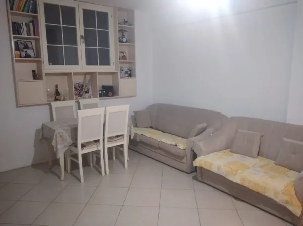 Tirane, jepet me qera apartament 1+1 Kati 2, 65 m² 