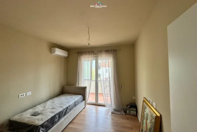 Tirane, jepet me qera apartament 2+1+Ballkon Kati 2, 100 m² 1.100 € (prane gjimnazit Qemal Stafa)