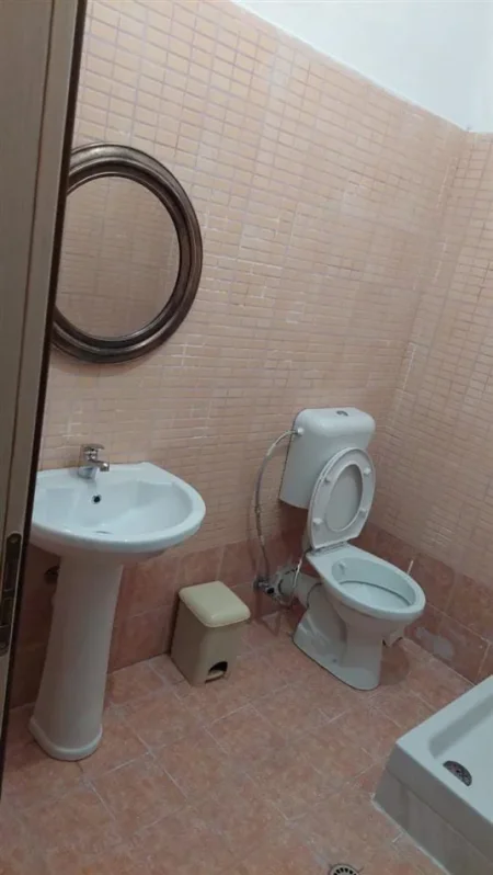 Tirane, jepet me qera apartament 2+1 Kati 8, 104 m² 450 € (2 Astir)