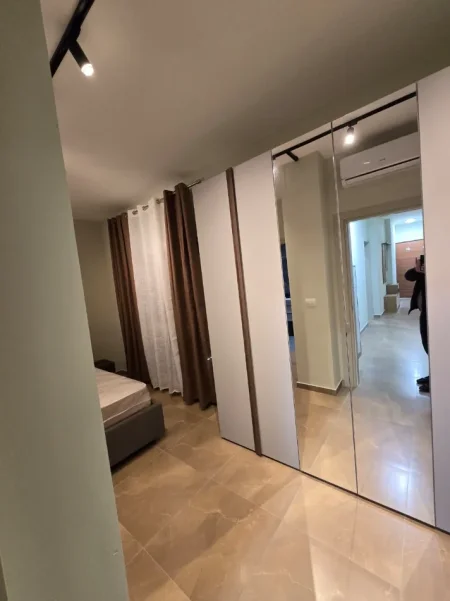 Tirane, jepet me qera apartament 2+1 , 100 m² 900 € 