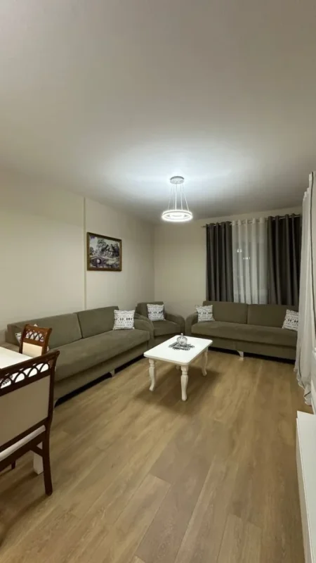 Tirane, jepet me qera apartament 1+1 Kati 3, 65 m² 550 € (Post Parkimi Rruga 5 Maji)