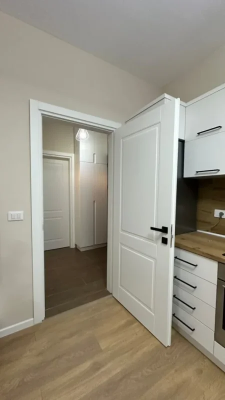 Tirane, jepet me qera apartament 1+1 Kati 3, 65 m² 550 € (Post Parkimi Rruga 5 Maji)