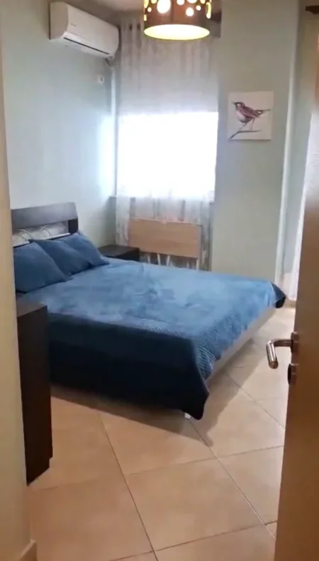 Tirane, jepet me qera apartament 2+1+Ballkon Kati 2, 112 m² 600 € (Liqeni i Thate/Rruga Hamdi Sina)
