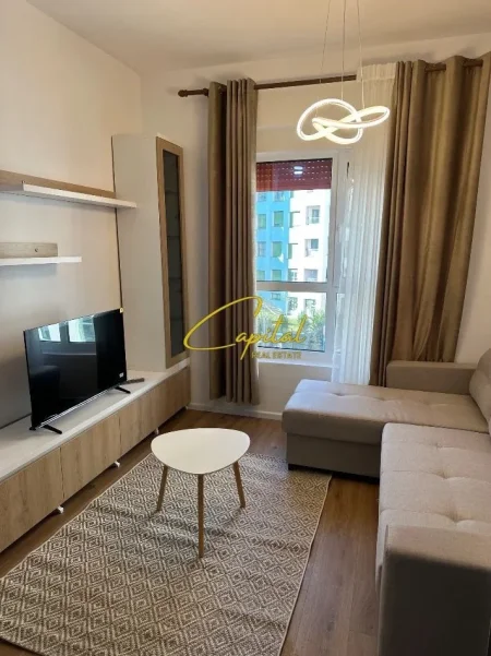 Tirane, jepet me qera apartament 1+1 Kati 3, 50 m² 420 € (ALI DEMI)