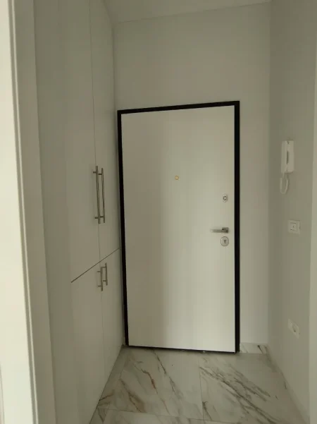 Tirane, jepet me qera apartament 1+1+Ballkon Kati 3, 75 m² 400 €