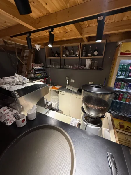 Tirane, shitet bar-kafe Kati 0, 55 m² 99.000 € (kodra e diellit)