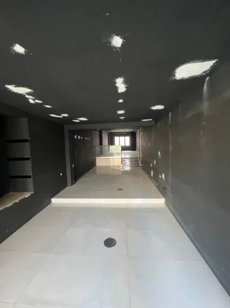 Tirane, jepet me qera dyqan Kati 3, 300 m² 7.000 € (SHESHI WILLSON)