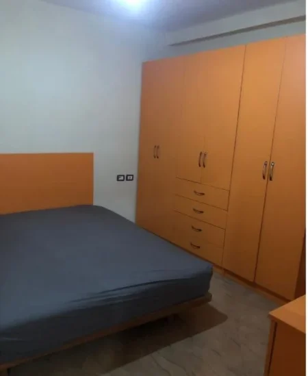 Tirane, jepet me qera shtepi 1+1 Kati 1, 65 m² 300 € (Shkolla e Bashkuar)