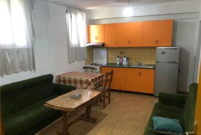 Tirane, jepet me qera shtepi 1+1 Kati 1, 65 m² 300 € (Shkolla e Bashkuar)