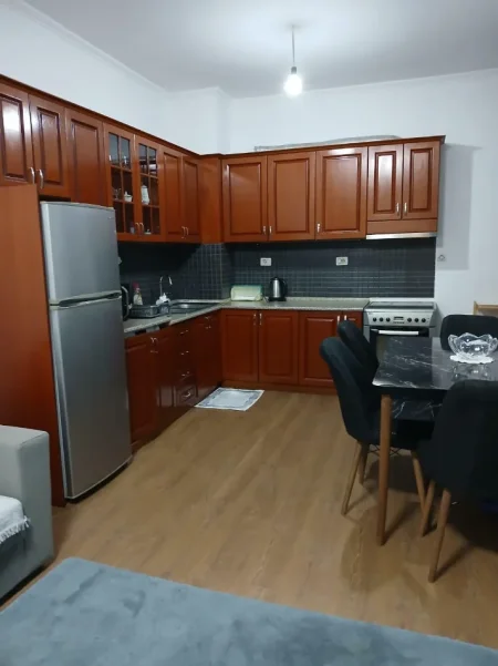 Tirane, jepet me qera apartament 2+1 Kati 2, 80 m² 400 € (Fresku)