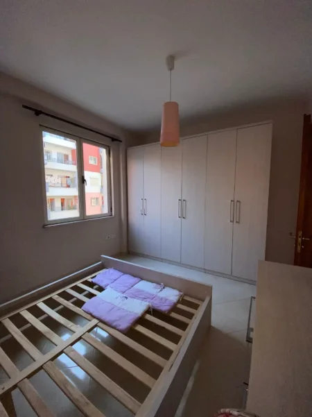 Tirane, jepet me qera apartament 2+1+Ballkon Kati 5, 120 m² 500 € 