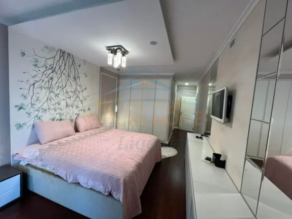 Tirane, jepet me qera apartament 2+1 Kati 3, 108 m² 1.200 € (LIQENI I THATE)