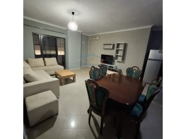Tirane, jepet me qera apartament 2+1 , 107 m² 490 € (Unaza e Re)