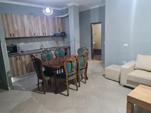 Tirane, jepet me qera apartament 2+1 , 107 m² 490 € (Unaza e Re)