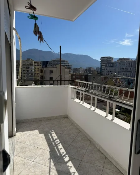 Tirane, jepet me qera apartament 3+1+Aneks+Ballkon , 110 m² 750 € 
