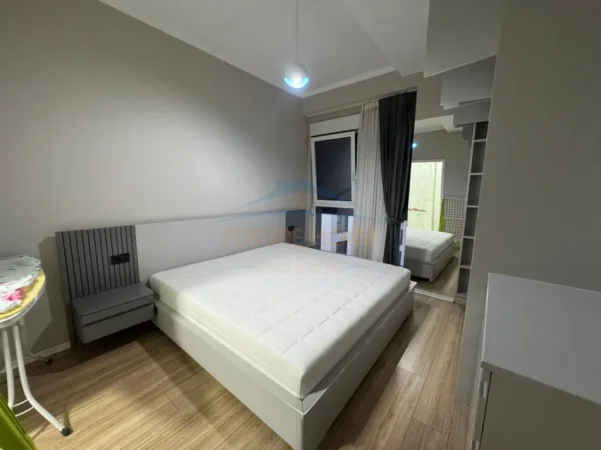 Tirane, jepet me qera apartament 2+1+2 Kati 5, 105 m² 800 € (STACIONI I TRENIT)