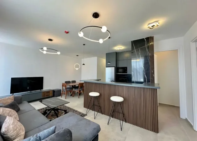 Tirane, jepet me qera apartament 2+1 , 1.300 € (liqeni i thate)