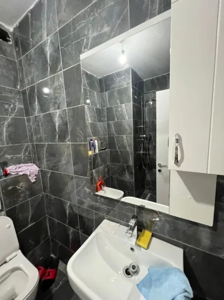 JEPET ME QERA APARTAMENT SUPER LUKS NE ASTIR ME TIPOLOGJI 1+1,  500 eur