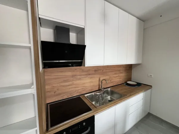 JEPET ME QERA APARTAMENT SUPER LUKS NE ASTIR ME TIPOLOGJI 1+1,  500 eur