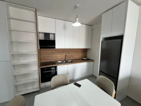 JEPET ME QERA APARTAMENT SUPER LUKS NE ASTIR ME TIPOLOGJI 1+1,  500 eur