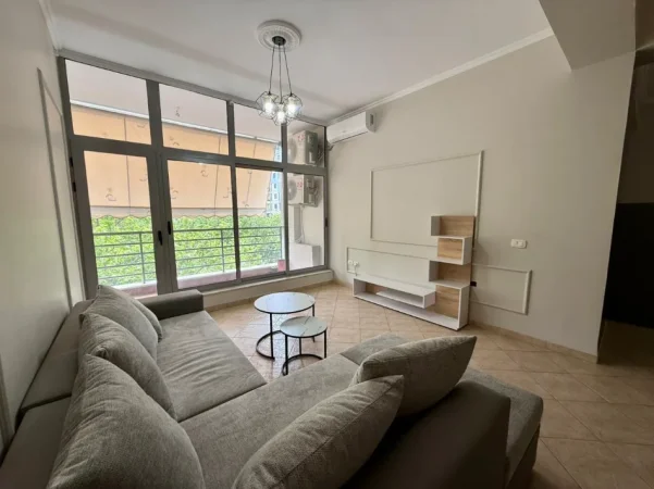 Tirane, jepet me qera apartament 2+1 Kati 3, 
