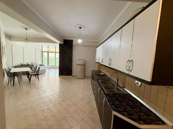 Tirane, jepet me qera apartament 2+1 Kati 3, 
