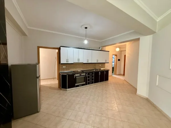 Tirane, jepet me qera apartament 2+1 Kati 3, 