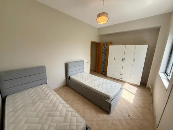 Tirane, jepet me qera apartament 2+1 Kati 3, 
