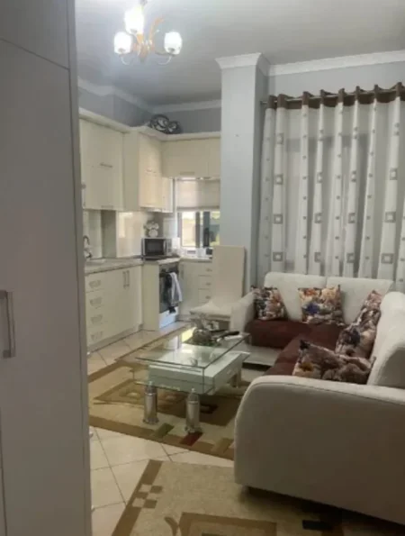 Tirane, jepet me qera apartament 1+1 Kati 3, 75 m² 500 € (Rruga E Kavajes)