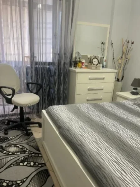 Tirane, jepet me qera apartament 1+1 Kati 3, 75 m² 500 € (Rruga E Kavajes)