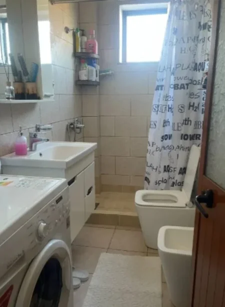 Tirane, jepet me qera apartament 1+1 Kati 3, 75 m² 500 € (Rruga E Kavajes)