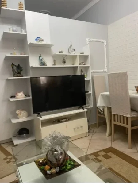 Tirane, jepet me qera apartament 1+1 Kati 3, 75 m² 500 € (Rruga E Kavajes)