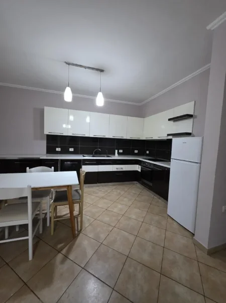 Tirane, jepet me qera apartament 2+1 Kati 6, Astir, prane Bar Oslo, Cmimi: 55.000 Leke/Muaj