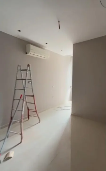 Tirane, jepet me qera apartament 1+1 Kati 2, 40 m² 300 € (Rruga 5 Maji)